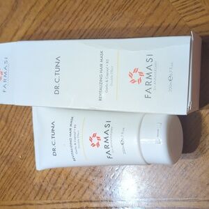 Revitalizing hair mask with garlic and capixel